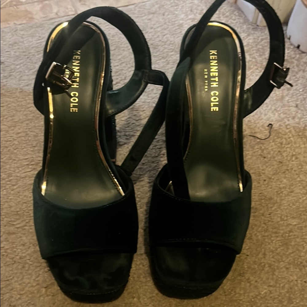 Kenneth Cole Black Heels with Slingback Design